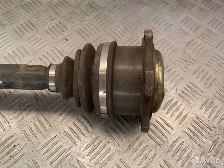 Привод, полуось левый Пассат В5
