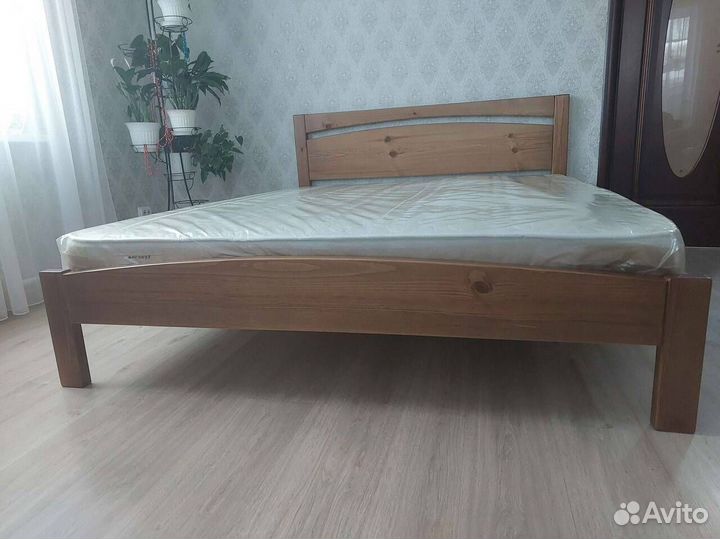 Кровать двуспальная из массива с ящиками