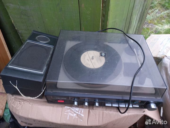 Продам проигрыватель винила СССР