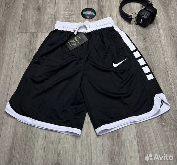 Шорты Nike черные с лампасами