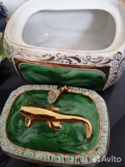 Шкатулка фарфоровая с ящерицей. ссср. Сысерть