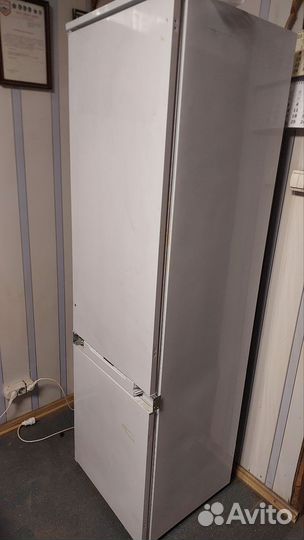 Встраиваемый холодильник ariston