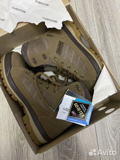 Трекинговые ботинки lowa