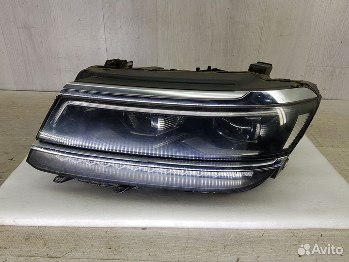 Фара левая Volkswagen Tiguan