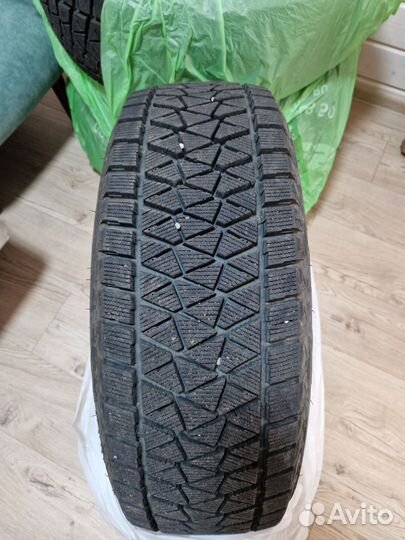 Bridgestone Blizzak DM-V2 235/65 R17
