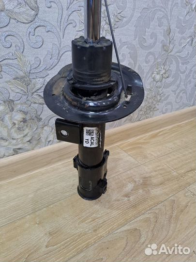 Амортизатор передний левый на Киа серато 3