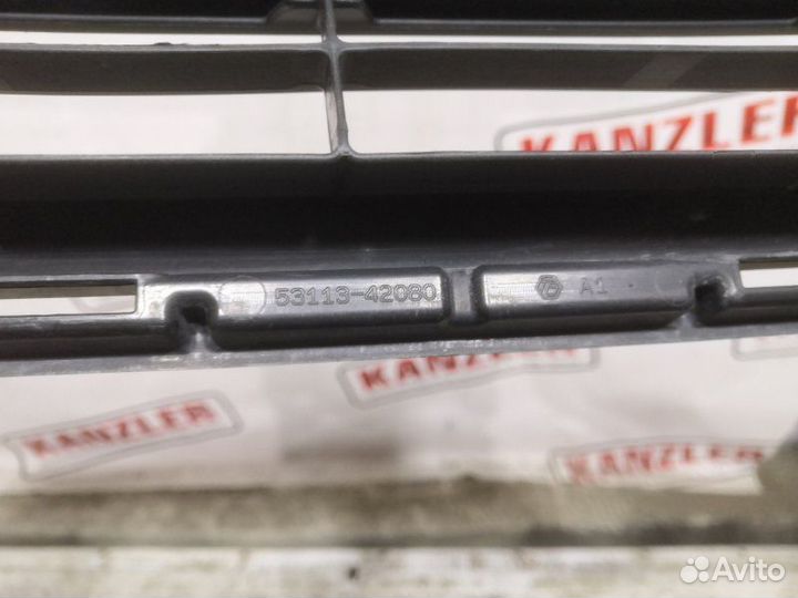 Решетка в бампер передняя Toyota Rav 4 4