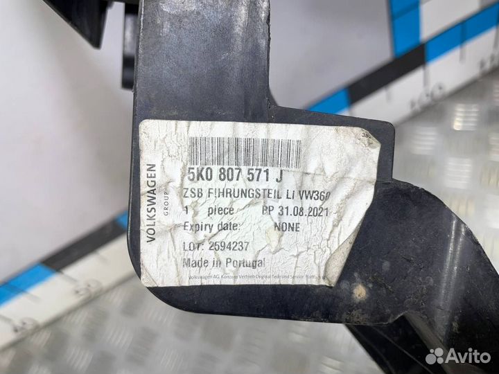 Б/У Кронштейн фар левый VW Golf VI#001