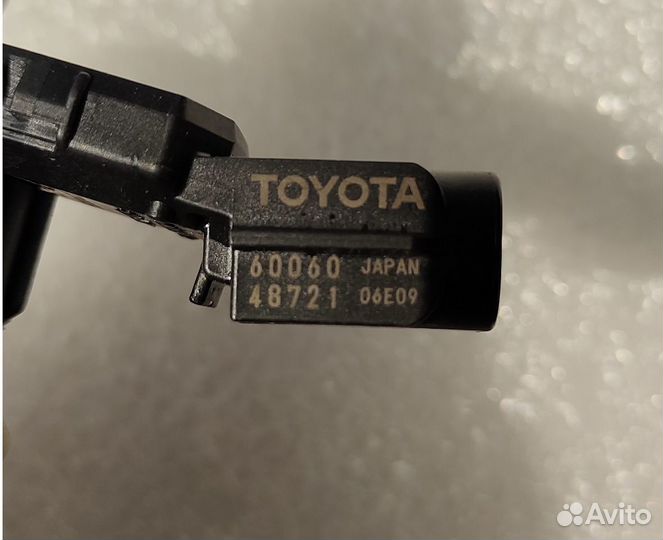 Lexus LX 570 Парктроник в решетку радиатора 15-21