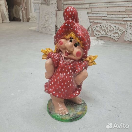 Фигурка для сада Гном клубничка