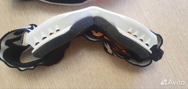 Горнолыжные очки uvex