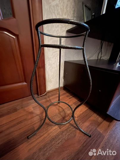 Подставка под цветы