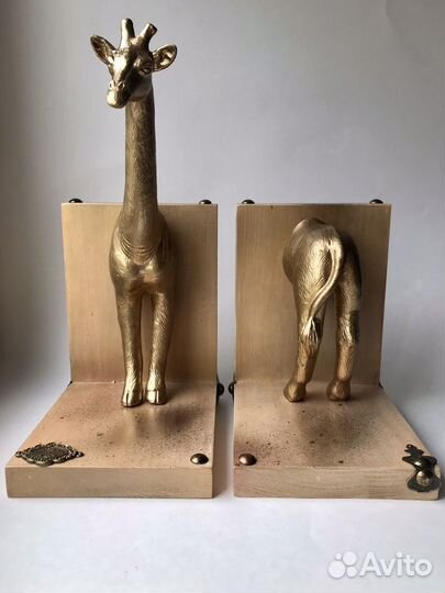 Авторский держатель для книг 