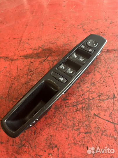 Блок управления стеклоподъемниками Флюенс Fluence