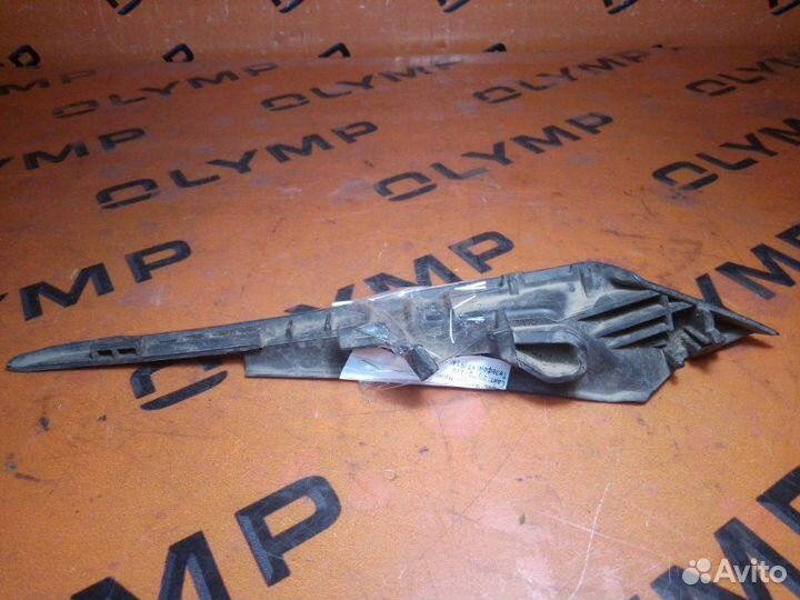 Уголок жабо правый Toyota Ractis SCP100