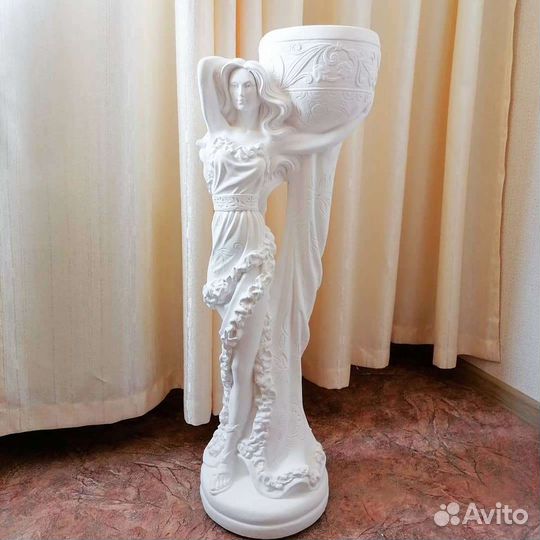 Статуи с кашпо