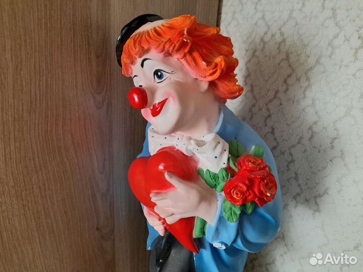 Статуэтка Клоун с сердцем 12*12*35см