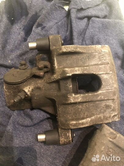 2 Суппорта задних mazda 3 bk