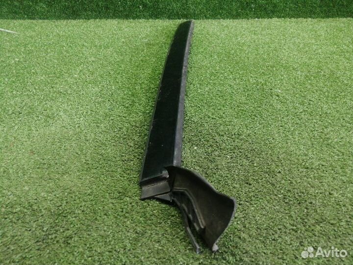 Молдинг лобового стекла правый Mercedes Glk