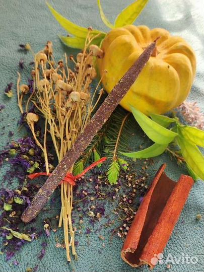 Магическая восковая свеча. Красная 