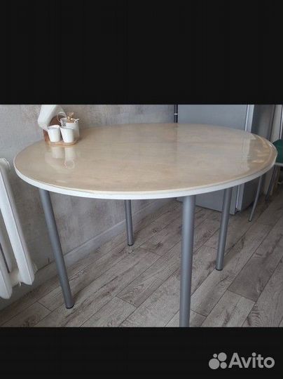 Кухонный стол