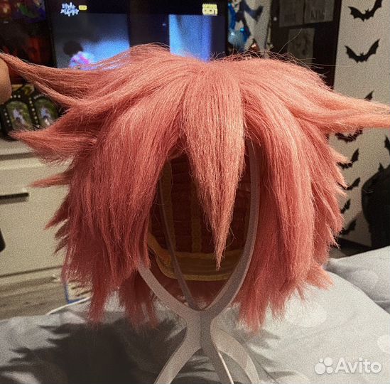Парик с укладкой и заколками на косплей
