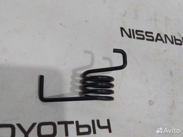 Пружина педали сцепления на Nissan Almera B10