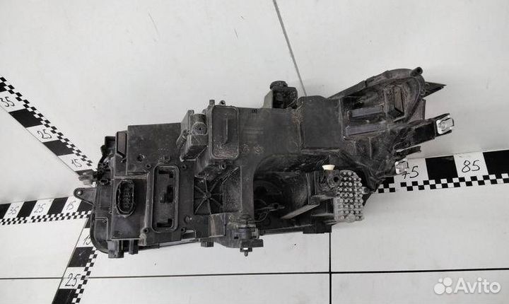 Фара правая Volkswagen Tiguan