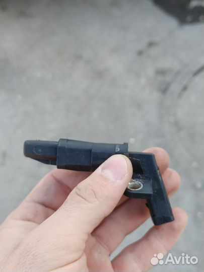 Датчик положения коленвала skoda rapid