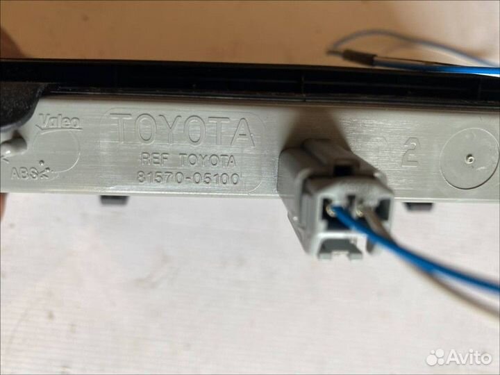 Фонарь задний (стоп сигнал) Toyota Avensis