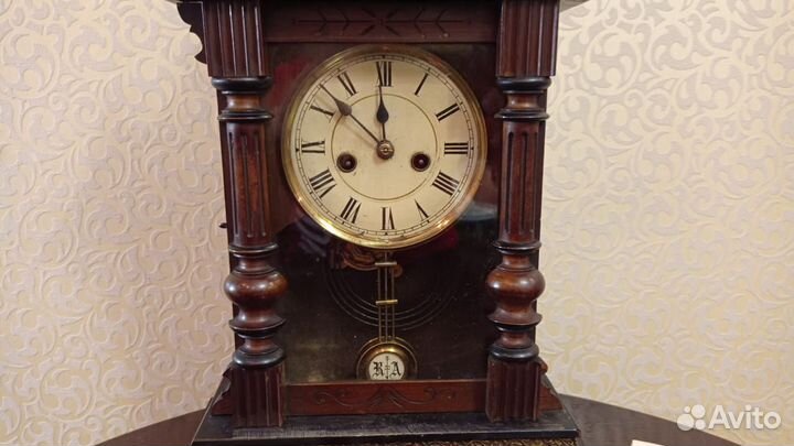 Часы. Красивый деревянный корпус. На ходу