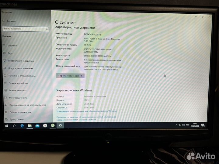 Игровой компьютер с монитором и клавиатурой