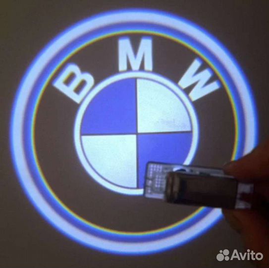 Подсветка в двери BMW с проекцией