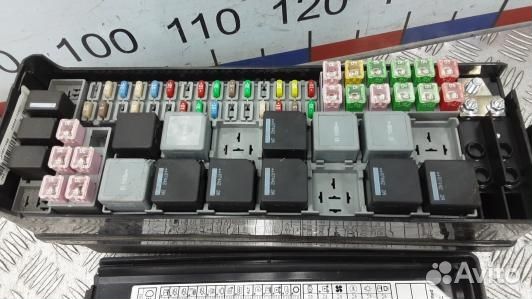 Блок предохранителей land rover discovery 3 (2NN23