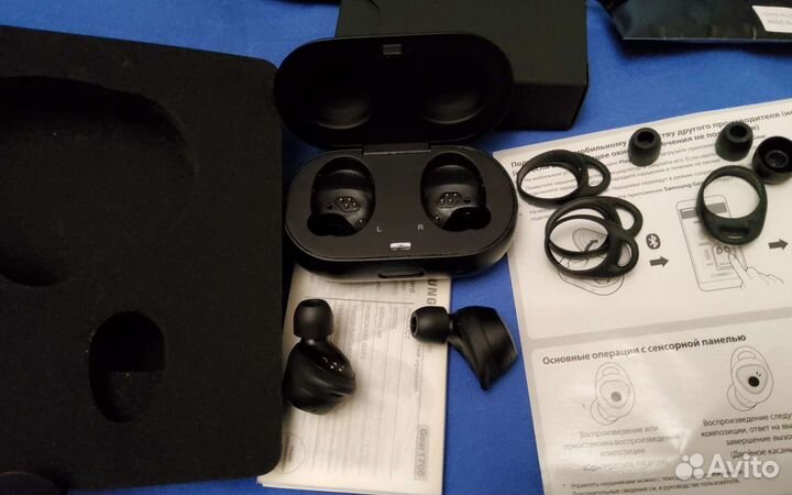 Наушники Samsung Gear IconX