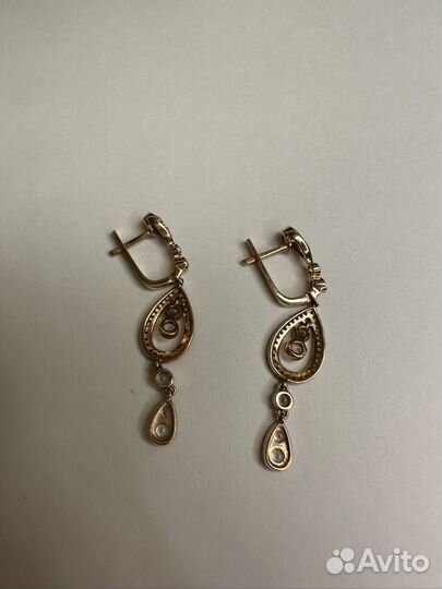 Золотые серьги с бриллиантами и топазами