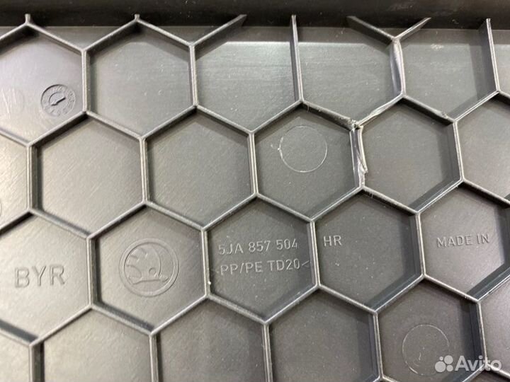 Накладки на торпедо боковые правые Skoda Rapid NK6