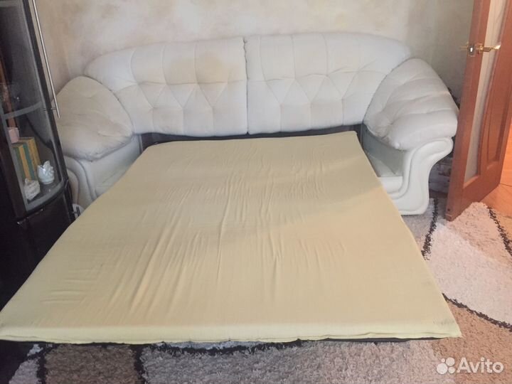 Диван раскладной в хорошем состоянии
