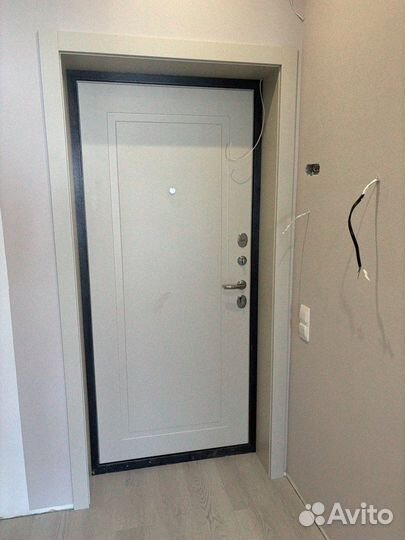 Дверь входная с фрамугой