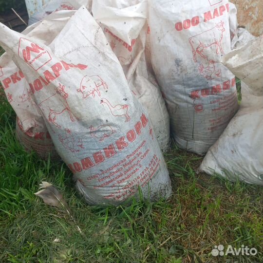 Куриный помет в мешках навоз