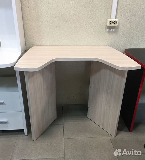 Стол письменный игровой