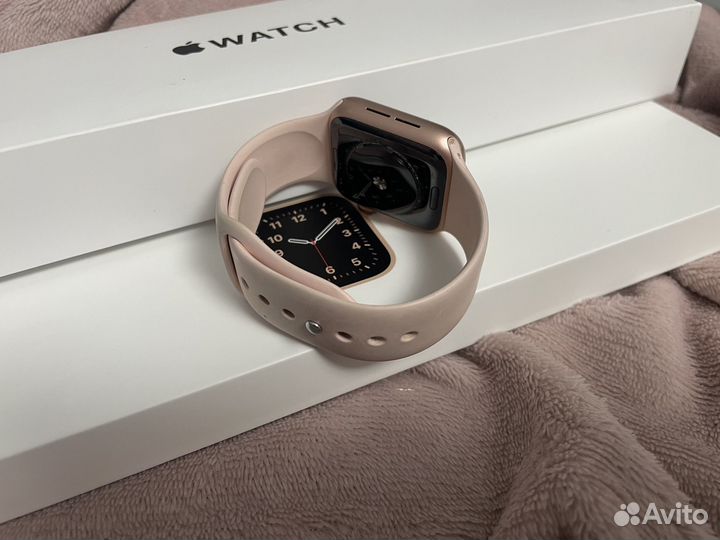 Apple watch SE 40mm отличные