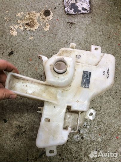 Бачок омывателя Тойота Раф4 4куз 2012-2015год