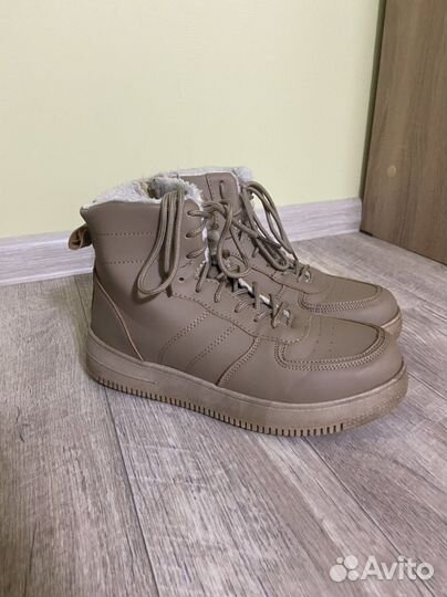 Кроссовки зимние