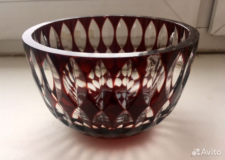 Вазы синие и красное стекло