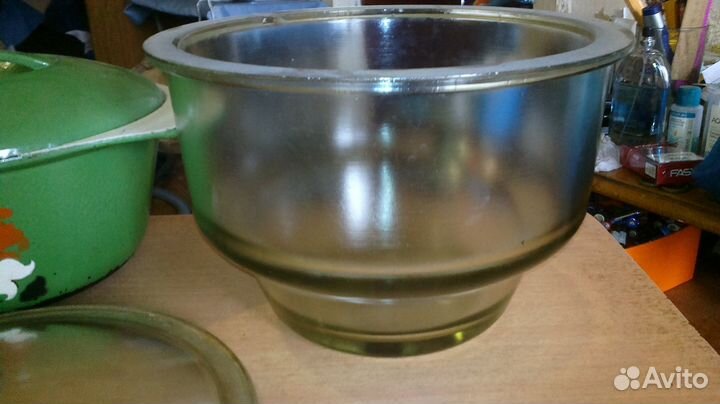 Кастрюли,эмал тазик и цветные бокалы СССР