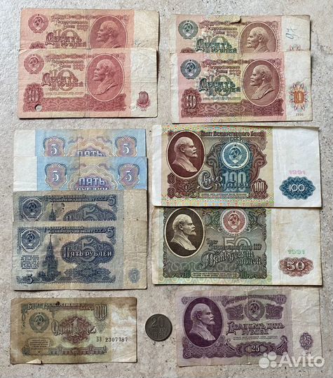 Коллекция старых купюр и монет