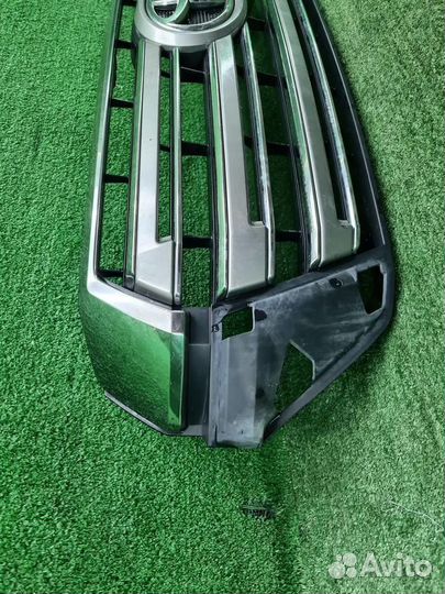 Решетка радиатора Toyota Land Cruiser