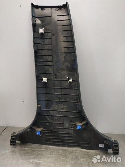 Обшивка стойки центральной правая Kia Rio X X-Line