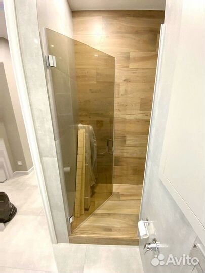 Стеклянная дверь на заказ от 3 дней